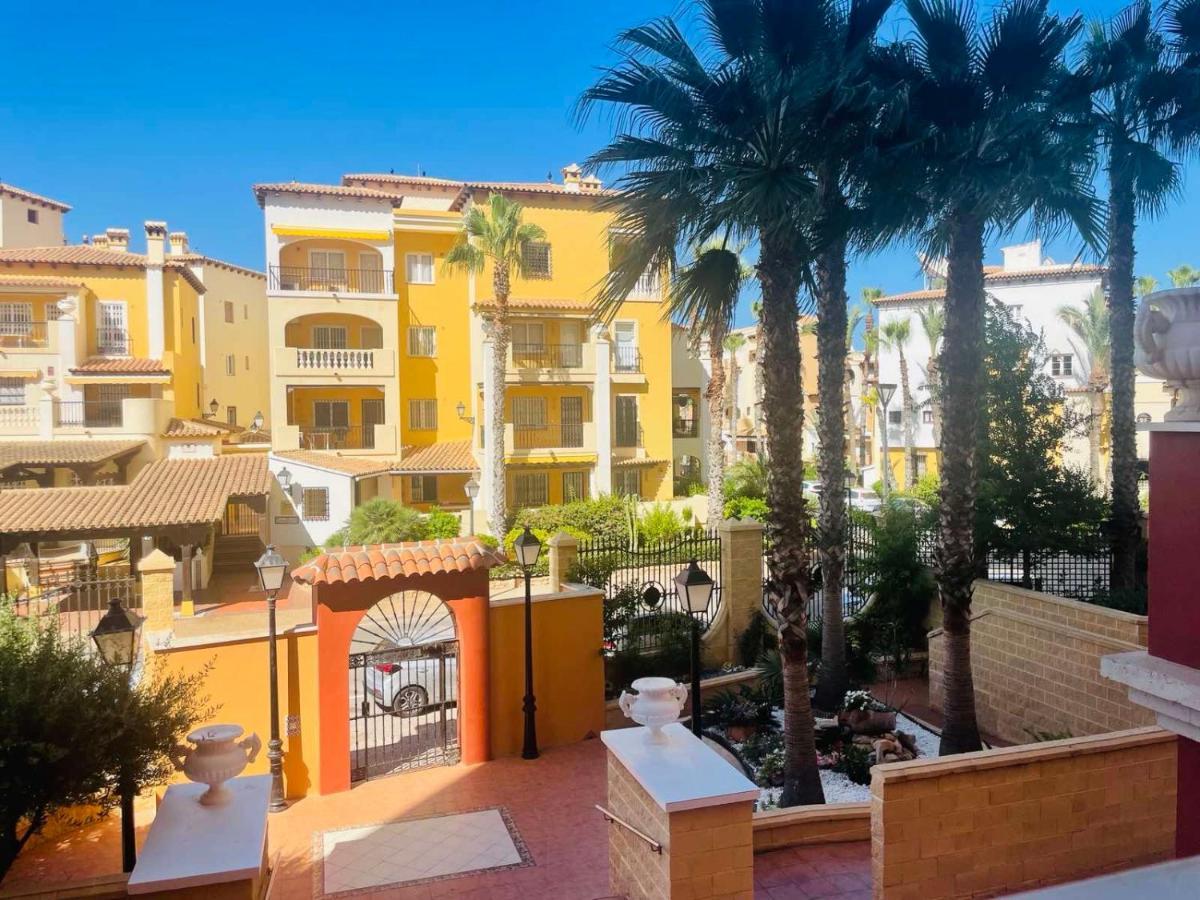 Beach Apartament In Торевьиа Экстерьер фото