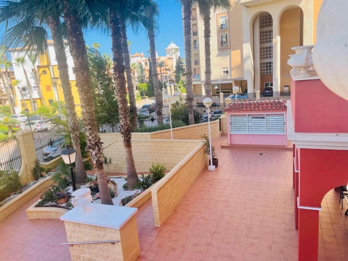 Beach Apartament In Торевьиа Экстерьер фото