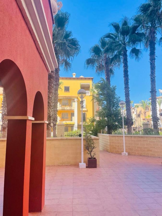 Beach Apartament In Торевьиа Экстерьер фото