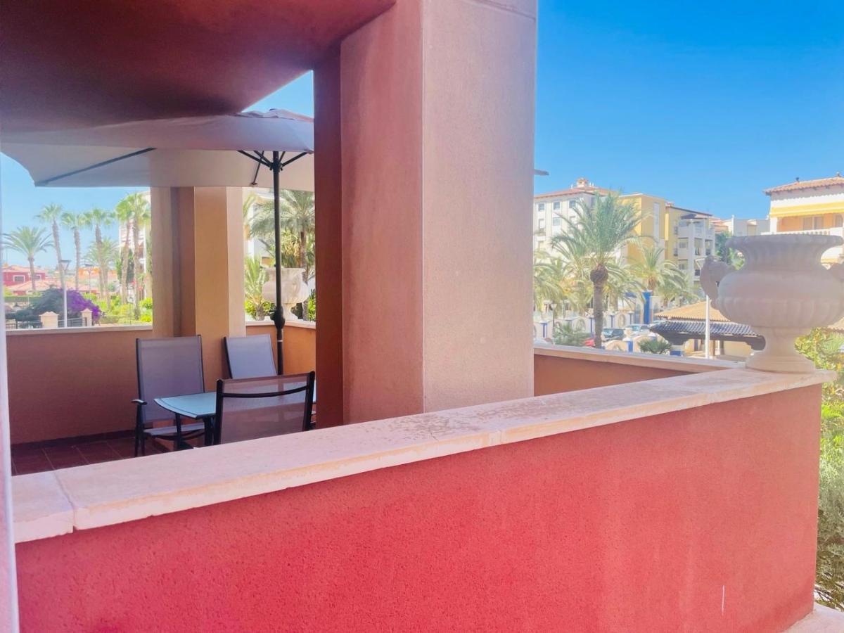 Beach Apartament In Торевьиа Экстерьер фото